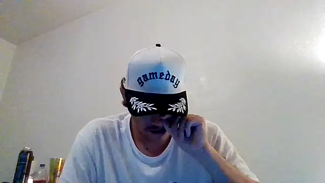 Snapshot of Tallhungandcloudy chatting on February 19, 8:22 am Tallhungandcloudy online show from February 19, 8:22 am