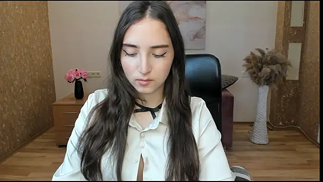 Effy Royse online show from March 4, 12:35 pm