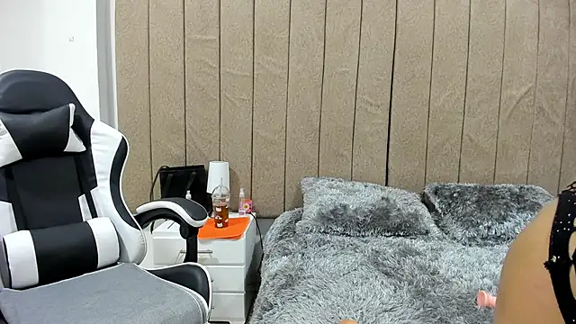 Snapshot of valery_slim18 chatting on February 15, 11:58 pm valery slim18 online show from February 15, 11:58 pm