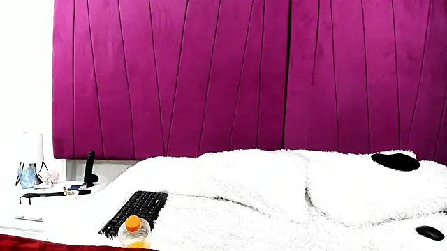 Snapshot of valery_slim18 chatting on May 16, 12:09 am valery slim18 online show from May 16, 12:09 am