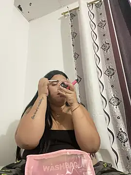 Snapshot of Isaval1007 chatting on February 12, 1:27 am Isaval1007 online show from February 12, 1:27 am