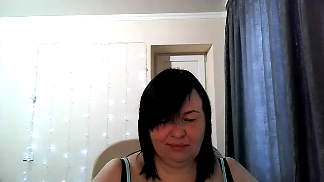 Snapshot of EmilliXXX chatting on February 23, 8:04 am EmilliXXX online show from February 23, 8:04 am