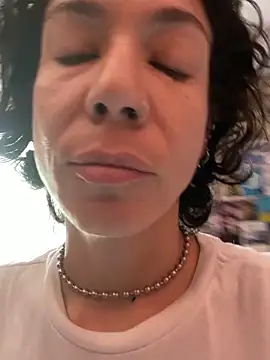 JeanneDuval8888 online show from May 3, 10:02 pm