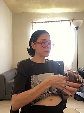 JeanneDuval8888 online show from April 10, 10:28 pm