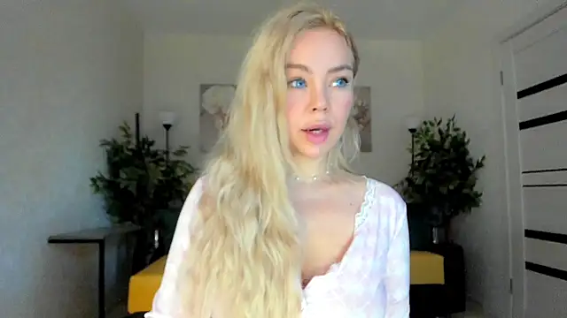 Snapshot of caty_kiss chatting on July 18, 3:48 am caty kiss online show from July 18, 3:48 am
