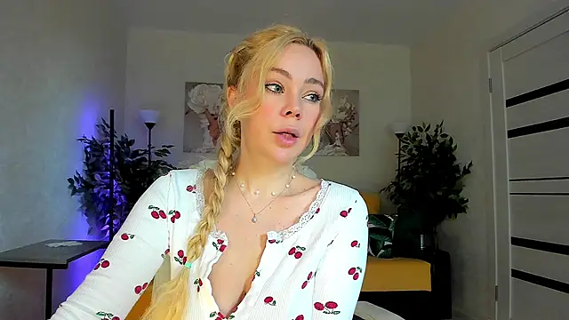 Snapshot of caty_kiss chatting on June 11, 3:47 am caty kiss online show from June 11, 3:47 am