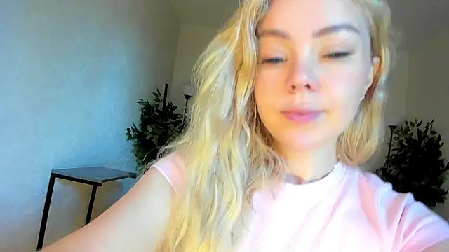 Snapshot of caty_kiss chatting on July 1, 3:40 am caty kiss online show from July 1, 3:40 am