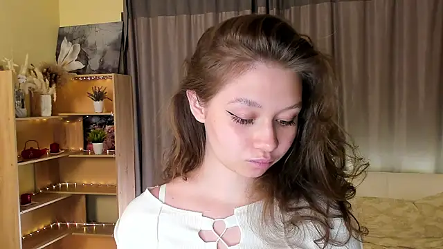 HolliBillig online show from April 7, 7:04 pm