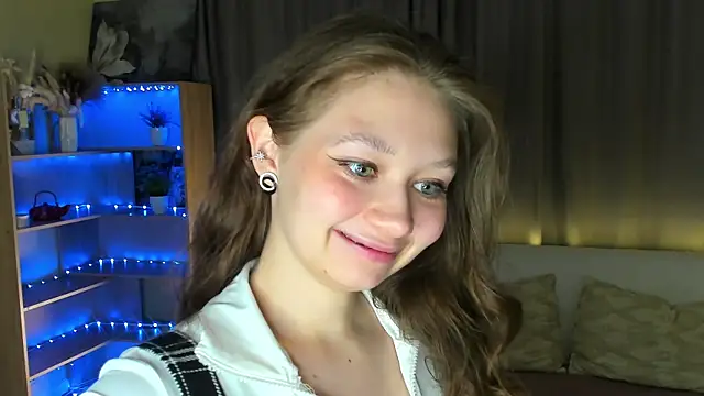 HolliBillig online show from March 29, 7:04 pm