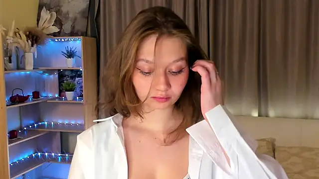 HolliBillig online show from April 14, 7:19 pm