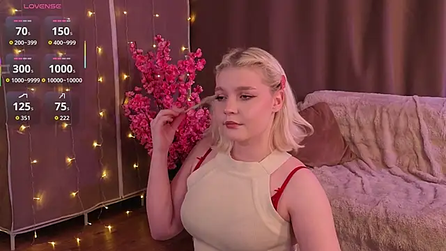 TobiteAnnie online show from February 26, 4:29 pm