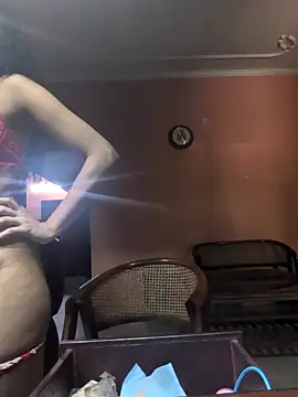 Snapshot of sexysilmy chatting on June 1, 6:35 am sexysilmy online show from June 1, 6:35 am