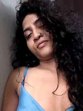 Snapshot of sexysilmy chatting on May 3, 7:13 am sexysilmy online show from May 3, 7:13 am