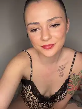 alwayshornyvivi online show from April 10, 8:05 pm