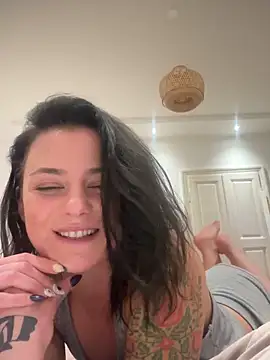 alwayshornyvivi online show from February 17, 9:01 pm