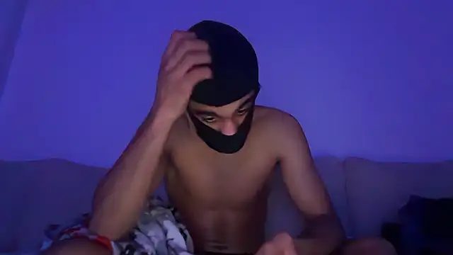 Snapshot of reubeu2pnm chatting on February 13, 3:39 am reubeu2pnm online show from February 13, 3:39 am