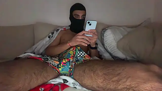 Snapshot of reubeu2pnm chatting on February 10, 10:20 pm reubeu2pnm online show from February 10, 10:20 pm