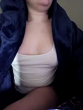 Snapshot of HornyCumBitch chatting on February 18, 1:58 am HornyCumBitch online show from February 18, 1:58 am