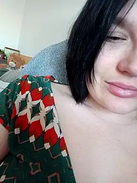 Snapshot of HornyCumBitch chatting on February 10, 1:10 pm HornyCumBitch online show from February 10, 1:10 pm