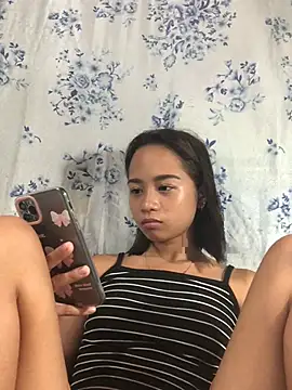 Snapshot of Asianpinay_Skinny1818 chatting on June 9, 9:43 am Asianpinay Skinny1818 online show from June 9, 9:43 am
