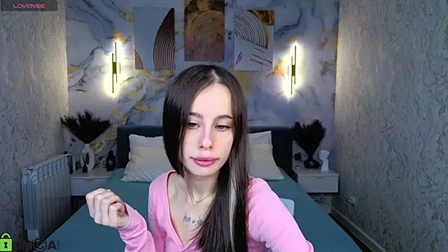 kristi kitss online show from April 2, 8:54 am