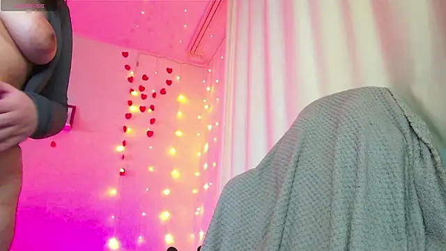 RosieNana online show from March 11, 5:18 pm