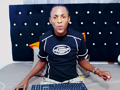 NtandoXx online show from April 6, 11:06 pm