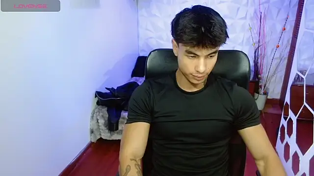 IanWest  online show from April 17, 8:00 pm