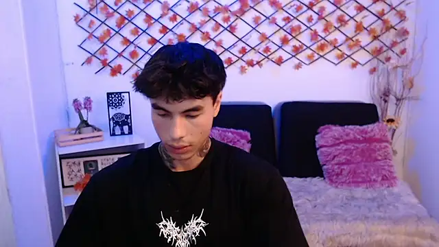 IanWest  online show from June 10, 6:42 pm