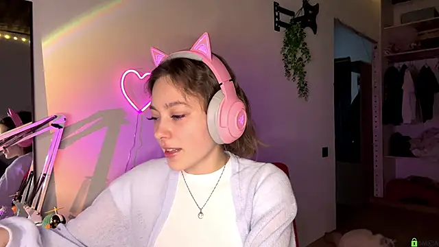 Snapshot of SlunkRear chatting on February 16, 10:18 pm SlunkRear online show from February 16, 10:18 pm