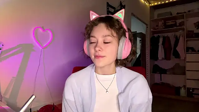 Snapshot of SlunkRear chatting on March 2, 10:06 pm SlunkRear online show from March 2, 10:06 pm