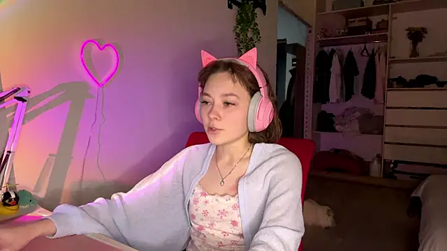 Snapshot of SlunkRear chatting on February 18, 10:17 pm SlunkRear online show from February 18, 10:17 pm