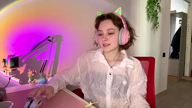 Snapshot of SlunkRear chatting on February 10, 11:48 pm SlunkRear online show from February 10, 11:48 pm