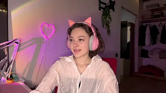 Snapshot of SlunkRear chatting on February 17, 10:07 pm SlunkRear online show from February 17, 10:07 pm