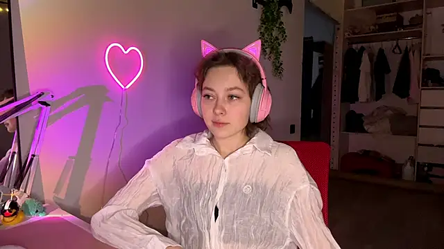 Snapshot of SlunkRear chatting on February 15, 10:09 pm SlunkRear online show from February 15, 10:09 pm