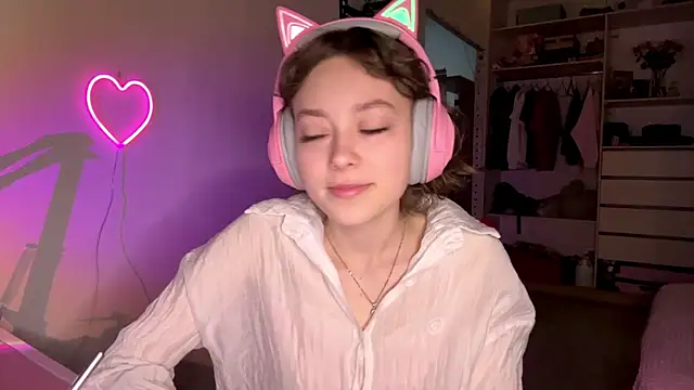 Snapshot of SlunkRear chatting on February 28, 10:09 pm SlunkRear online show from February 28, 10:09 pm