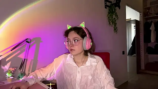 Snapshot of SlunkRear chatting on February 12, 11:59 pm SlunkRear online show from February 12, 11:59 pm