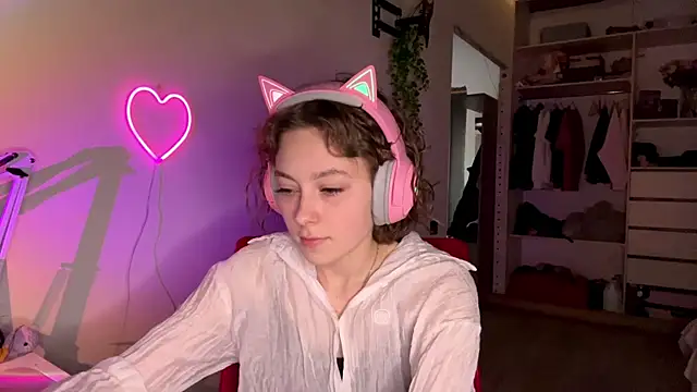 Snapshot of SlunkRear chatting on February 26, 10:21 pm SlunkRear online show from February 26, 10:21 pm