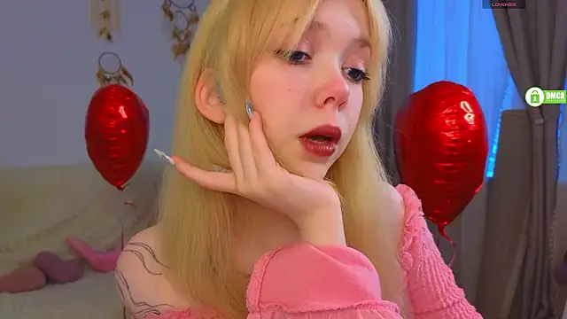 Snapshot of Rochelle_kitty chatting on February 20, 2:41 pm Rochelle kitty online show from February 20, 2:41 pm