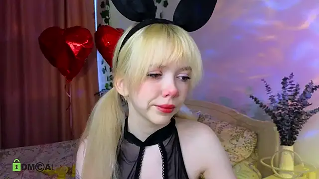 Rochelle kitty online show from April 3, 2:01 pm