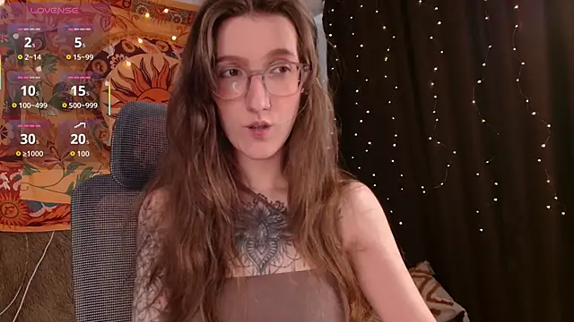 lolami  online show from April 17, 7:11 am