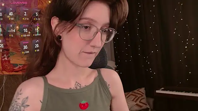 Snapshot of lolami_ chatting on July 4, 7:26 am lolami online show from July 4, 7:26 am