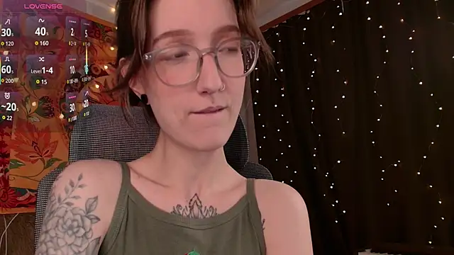 Snapshot of lolami_ chatting on June 12, 7:50 am lolami online show from June 12, 7:50 am