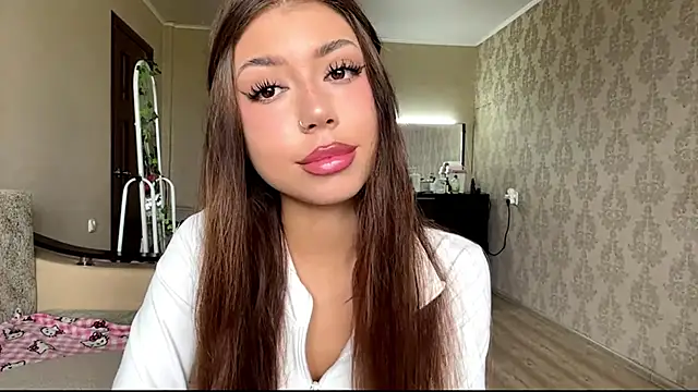 Snapshot of You_Club_Winx chatting on June 12, 7:17 am You Club Winx online show from June 12, 7:17 am