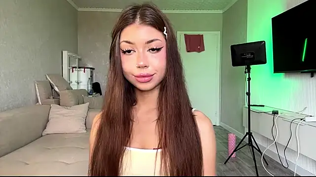 Snapshot of You_Club_Winx chatting on July 4, 8:21 am You Club Winx online show from July 4, 8:21 am