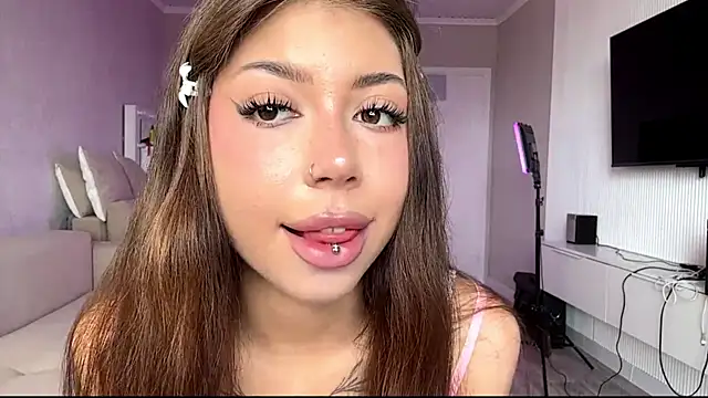 Snapshot of You_Club_Winx chatting on June 26, 8:20 am You Club Winx online show from June 26, 8:20 am