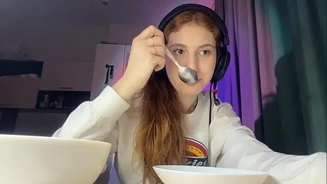 Snapshot of AliceCarrol chatting on February 28, 8:30 pm AliceCarrol online show from February 28, 8:30 pm