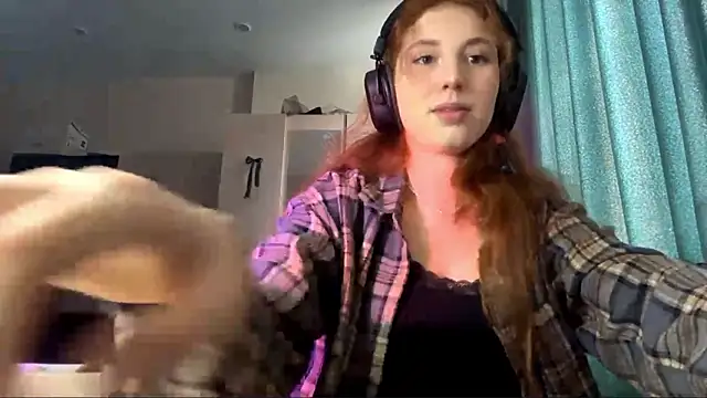 Snapshot of AliceCarrol chatting on February 21, 11:56 am AliceCarrol online show from February 21, 11:56 am