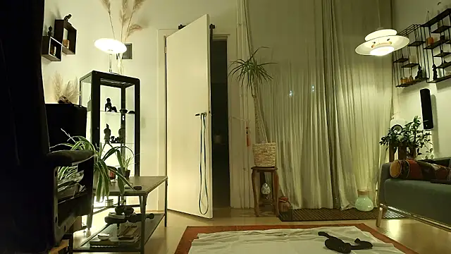 MiloXLive online show from March 13, 12:48 am