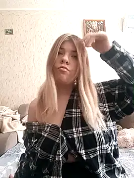 Snapshot of EvaTallor chatting on February 24, 7:20 am EvaTallor online show from February 24, 7:20 am